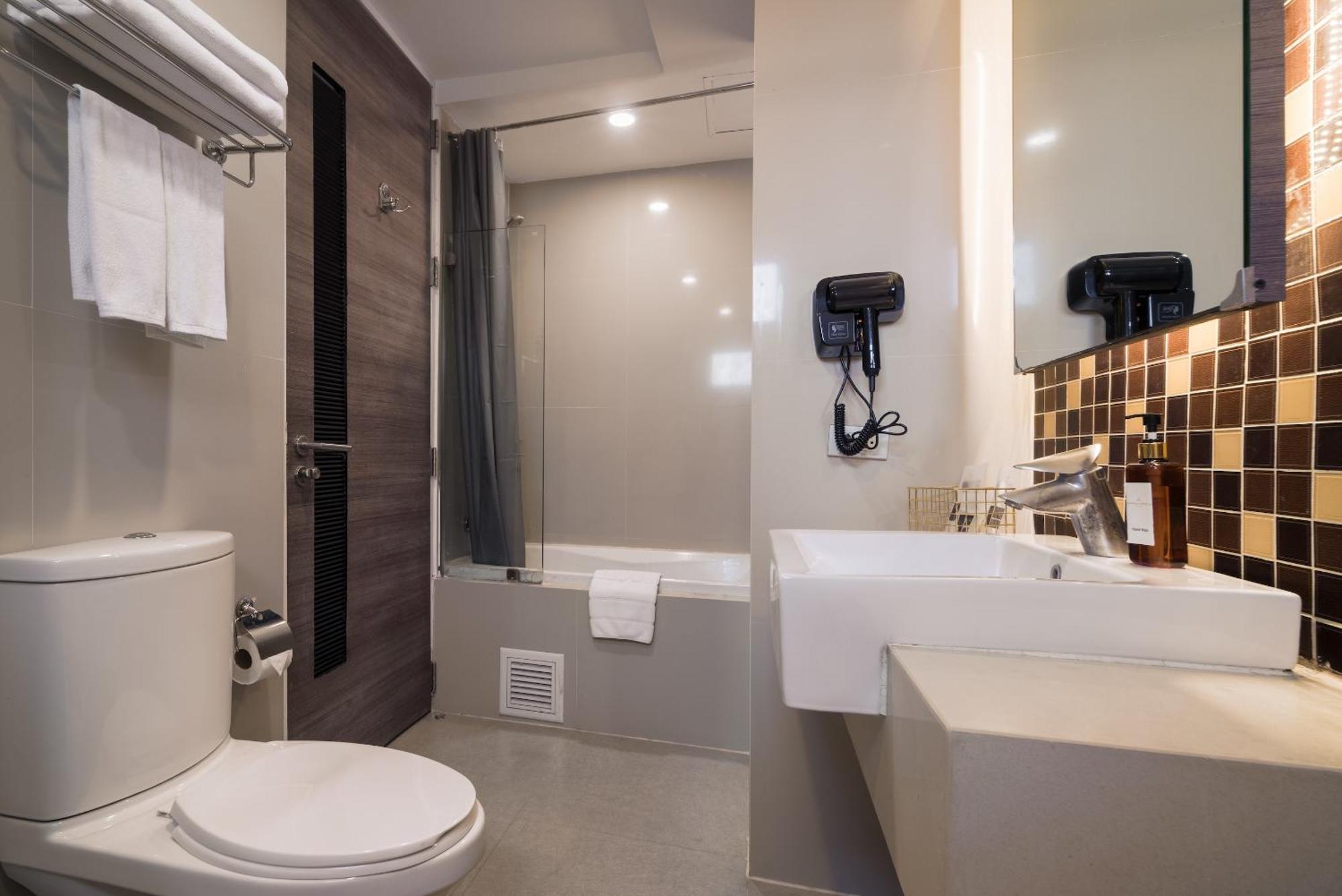 Aspira Suites Sukhumvit 20 Бангкок Екстер'єр фото