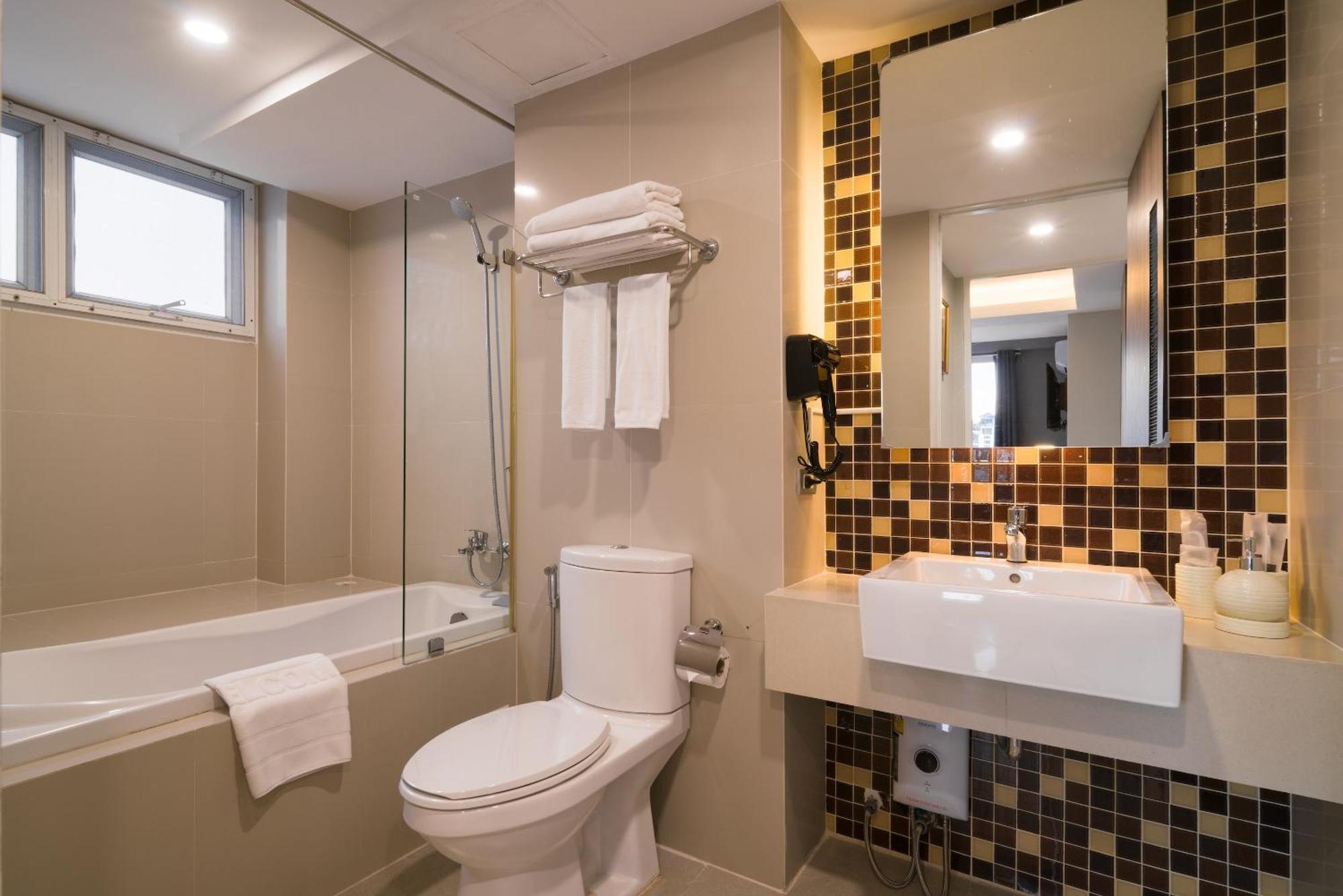 Aspira Suites Sukhumvit 20 Бангкок Екстер'єр фото